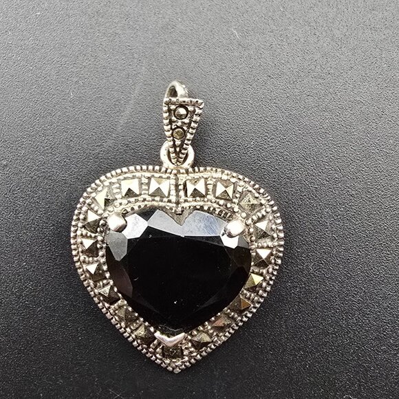 Vintage Heart-Shaped Marcasite & 925 Sterling Silver Pendant With Black Stone - Picture 7 of 11